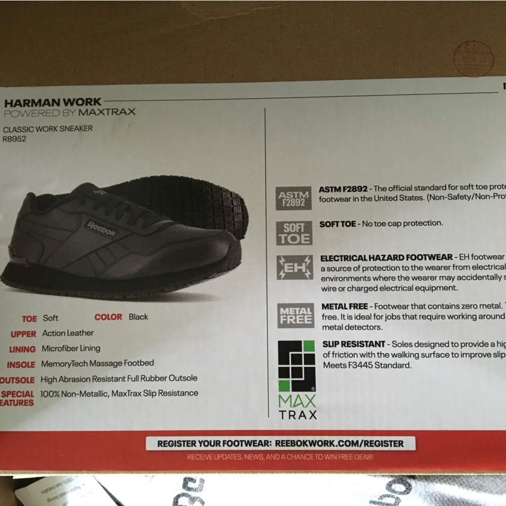 Slip resistant black Reebok server shoes 6.5 NIB